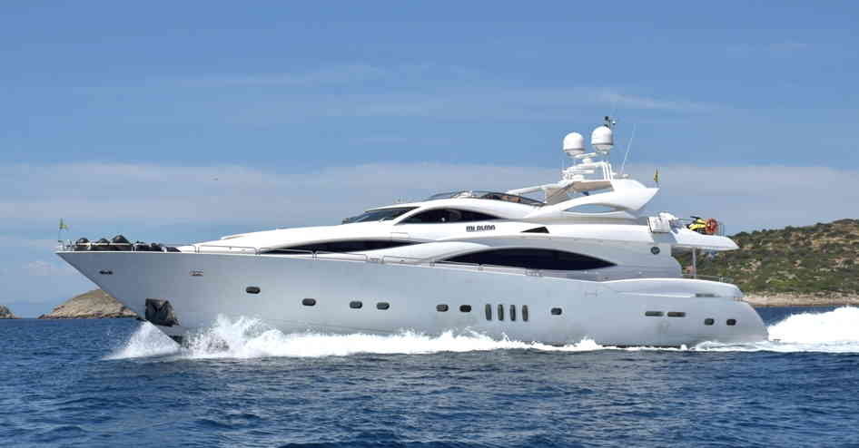 Crewed charter Motor yacht Mi Alma in Greece