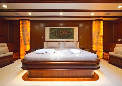 Master bedroom suite of the sailing yacht Regina